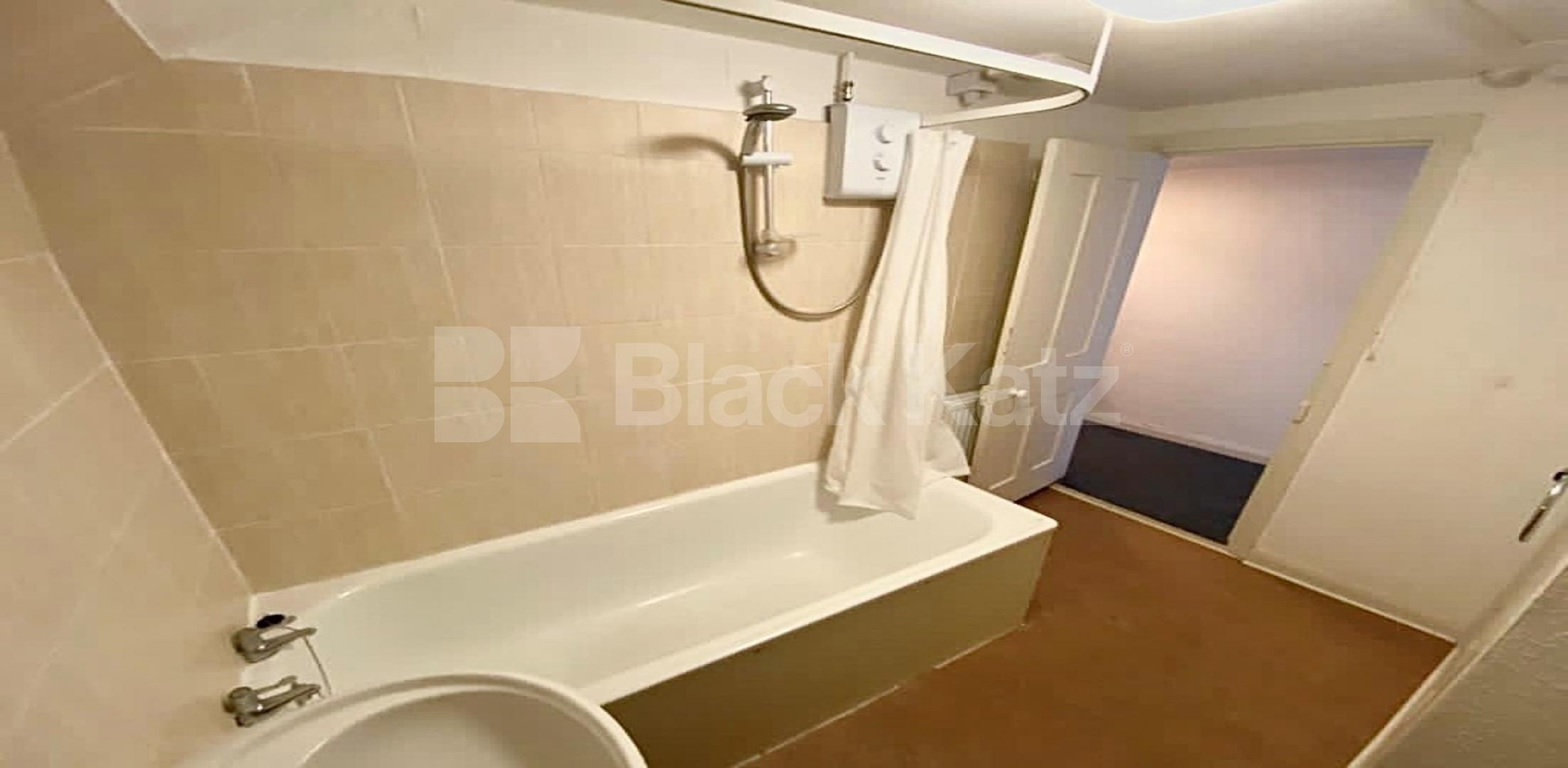 			Includes WATER & COUNCIL TAX!, Studio Apartment, 1 bath, 1 reception Studio			 Woodland Rise, Muswell Hill